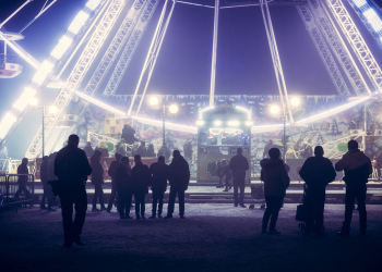 Covid-19: Omicron & Delta οδηγούν το τσουνάμι κρουσμάτων