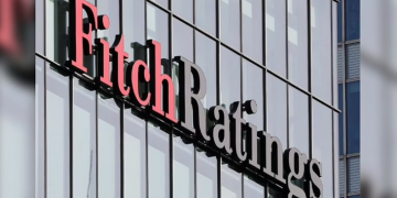 Ο Fitch υποβάθμισε την πιστοληπτική ικανότητα της Τουρκίας σε “B+” από “BB-“