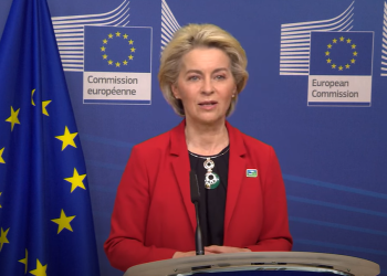 Von der Leyen: Η Ρωσία θα αποκοπεί από τις διεθνείς χρηματοπιστωτικές αγορές, εάν εισβάλει στην Ουκρανία