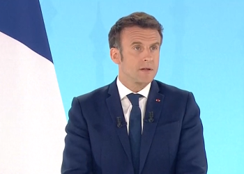 Νίκη Μακρόν στον α’ γύρο με 27,6% έναντι 23,4% της Λεπέν