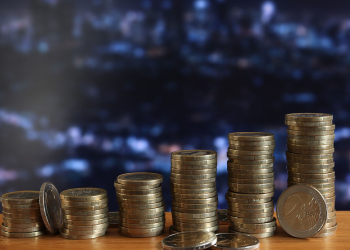 Υπ. Οικονομικών: Στο 5,6% ο πληθωρισμός φέτος – Στο 3,1% η ανάπτυξη [αναλυτικοί πίνακες]