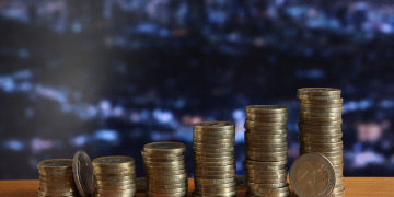 Υπ. Οικονομικών: Στο 5,6% ο πληθωρισμός φέτος – Στο 3,1% η ανάπτυξη [αναλυτικοί πίνακες]