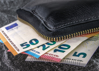 Πώς αντιμετωπίζουν οι Έλληνες την ακρίβεια;