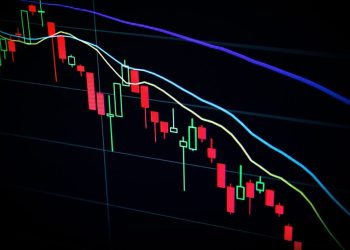 Οι ρευστοποιήσεις “βύθισαν” το Χρηματιστήριο στις 900 μονάδες