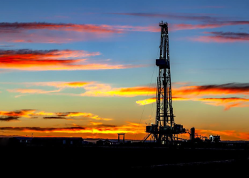 Υποχωρεί η τιμή του πετρέλαιου στα €104,63 / βαρέλι