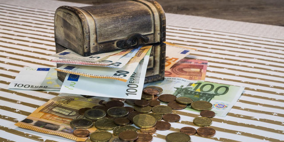 Μειώθηκαν οι καταθέσεις των νοικοκυριών τον Μάιο κατά €336 εκατ.