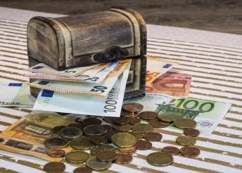 Μειώθηκαν οι καταθέσεις των νοικοκυριών τον Μάιο κατά €336 εκατ.