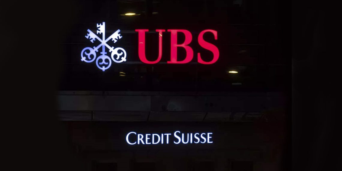 UBS: Με 2 δισ. δολάρια εξαγοράζει την Credit Suisse