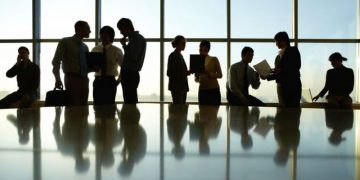Eurobank Research: Επιβραδύνεται αλλά παραμένει το brain drain