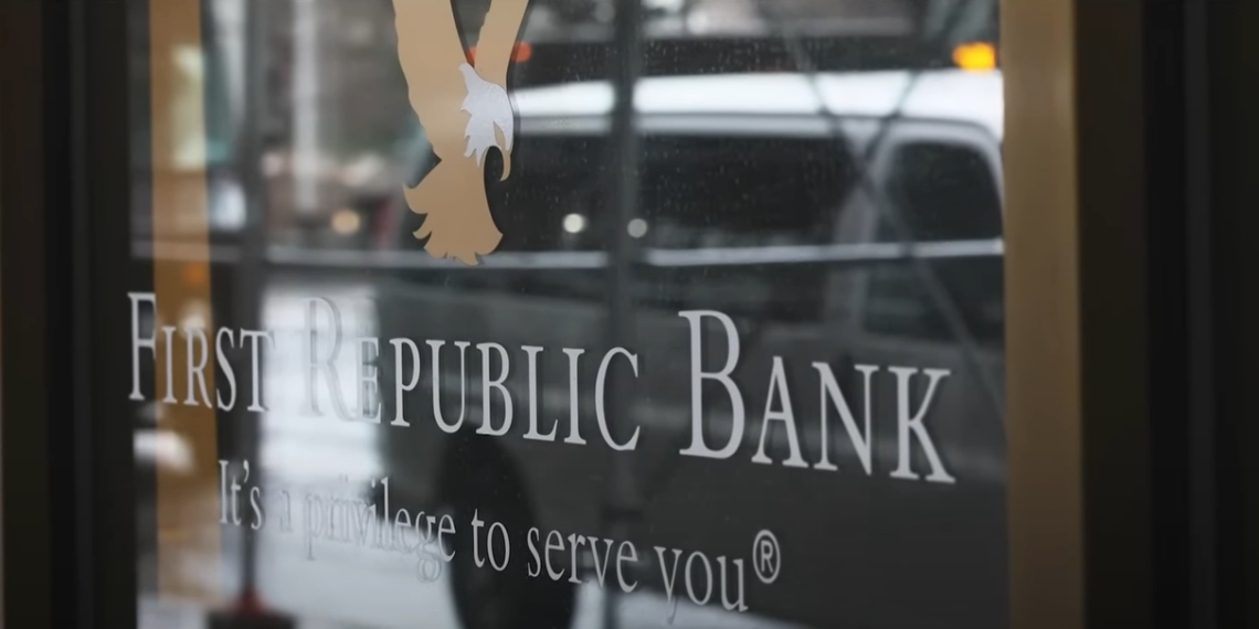 Η JPMorgan Chase εξαγοράζει την First Republic Βank – Πώς φτάσαμε στην τρίτη κατάρρευση τράπεζας στις ΗΠΑ