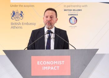 Στουρνάρας στον Economist: O κύκλος αύξησης των επιτοκίων φθάνει στο τέλος του