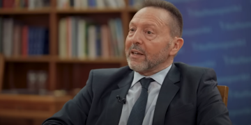 Στουρνάρας: Η καταπολέμηση της φοροδιαφυγής θα επιτρέψει την αλλαγή του μίγματος της δημοσιονομικής πολιτικής