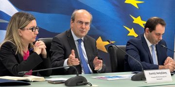 Έκτακτη ενίσχυση σε 2,3 εκατ. πολίτες τα Χριστούγεννα – Ποιοι θα λάβουν το “επίδομα κοινωνικής αλληλεγγύης”