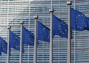 Κομισιόν: Ανάπτυξη 2,4% φέτος & 2,3% το 2024 στην Ελλάδα [πίνακες]