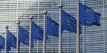 Κομισιόν: Ανάπτυξη 2,4% φέτος & 2,3% το 2024 στην Ελλάδα [πίνακες]