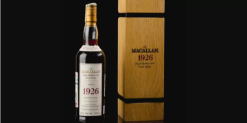 Ένα μπουκάλι ουίσκι Macallan 1926 πουλήθηκε σε δημοπρασία στο εξωφρενικό ποσό των £ 2,1 εκατ.