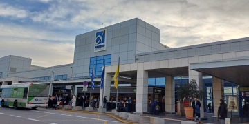 “Απογειώθηκε” η επιβατική κίνηση του αεροδρομίου Αθηνών τον Φεβρουάριο 2024