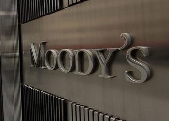 Το ΥΠΕΘΟ απαντά “γιατί η Moody’s δεν έδωσε την επενδυτική βαθμίδα;”