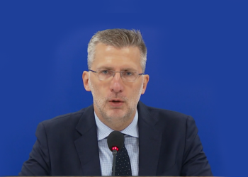 Άκης Σκέρτσος: Περνάει τελικά στις τιμές καταναλωτή ο μειωμένος ΦΠΑ ή όχι; [πίνακες]