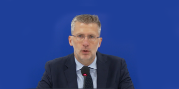 Άκης Σκέρτσος: Περνάει τελικά στις τιμές καταναλωτή ο μειωμένος ΦΠΑ ή όχι; [πίνακες]