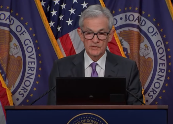 Ο πρόεδρος της Fed Πάουελ “δείχνει” μελλοντικές μειώσεις επιτοκίων