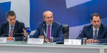 Τι αλλάζει το 2025 για μισθούς, συντάξεις, φόρους, στέγη & επιδόματα [όλα τα μέτρα]