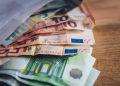 Καταργείται το τέλος επιτηδεύματος για τους εργαζόμενους με “μπλοκάκια”