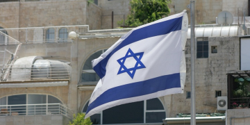 Ο S&P υποβάθμισε το αξιόχρεο του Ισραήλ εν μέσω κλιμάκωσης της σύγκρουσης με τη Χεζμπολάχ