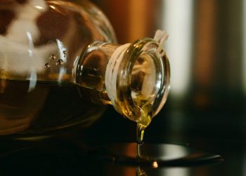 Μειωμένη 40% η τιμή παραγωγού στο ελαιόλαδο