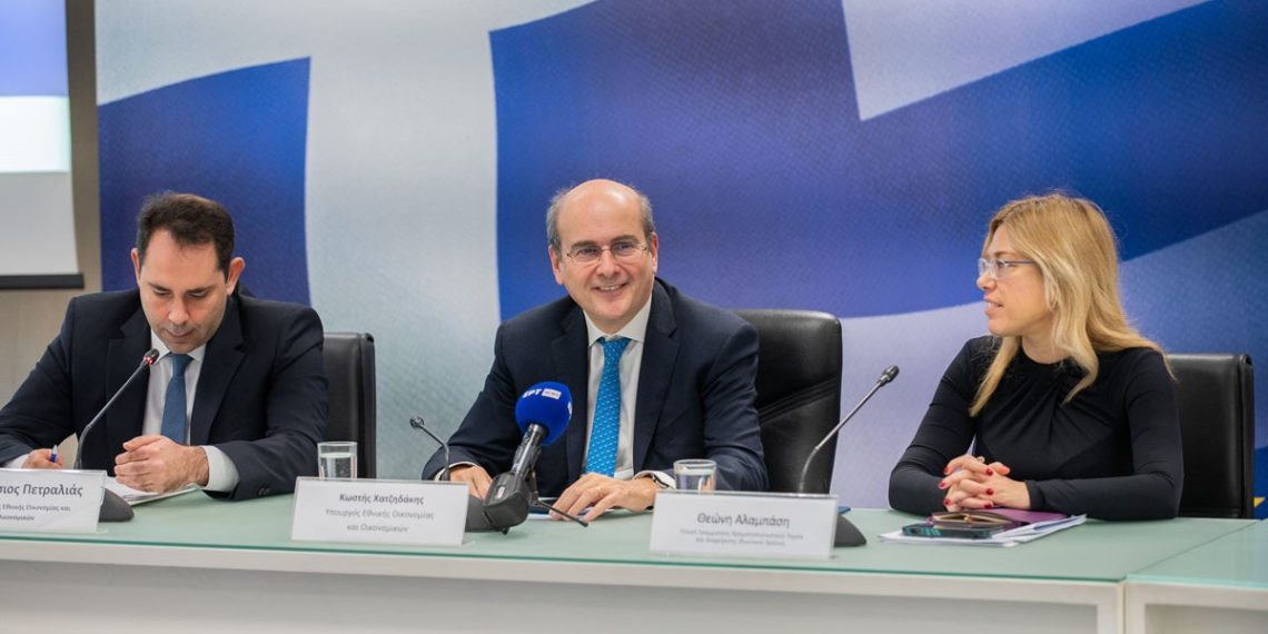 Από τα μέσα Ιανουαρίου τα μέτρα για τις τράπεζες – Όλες οι αλλαγές στις χρεώσεις / προμήθειες