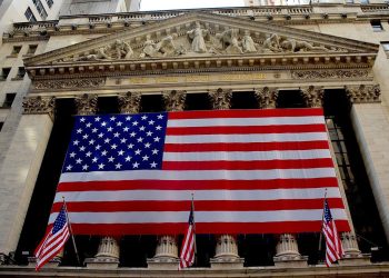 Wall Street: Βυθίστηκαν οι τρεις δείκτες – Έκπληξη για τις θέσεις εργασίας & νέες ανησυχίες για τον πληθωρισμό