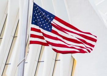 Τραμπ & Μασκ επιταχύνουν τις εκκαθαρίσεις – Χιλιάδες απολύσεις στη δημόσια διοίκηση