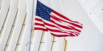 Τραμπ & Μασκ επιταχύνουν τις εκκαθαρίσεις – Χιλιάδες απολύσεις στη δημόσια διοίκηση