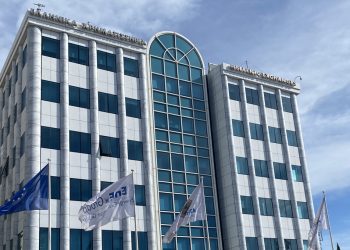 Το Χρηματιστήριο Αθηνών αντιστέκεται στη διεθνή αναταραχή