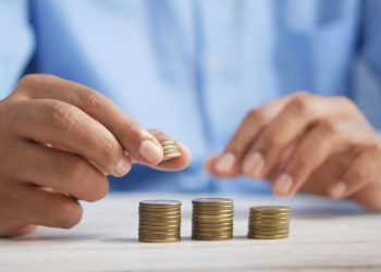 ΤτΕ: Μειώθηκαν οι καταθέσεις, αυξήθηκαν τα δάνεια τον Φεβρουάριο 2025