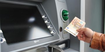 Αλλαγές στις Προμήθειες των ΑΤΜ από 11 Αυγούστου: Τι Πρέπει να Γνωρίζετε