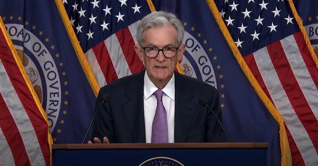 Πάουελ: Σήμα για πιθανή μείωση επιτοκίων από τη Fed