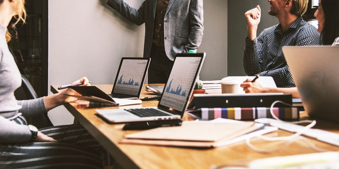 Γιατί οι μικρομεσαίες επιχειρήσεις δεν μεγαλώνουν – Οι παγίδες της στασιμότητας