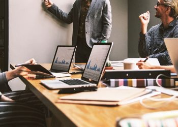 Γιατί οι μικρομεσαίες επιχειρήσεις δεν μεγαλώνουν – Οι παγίδες της στασιμότητας