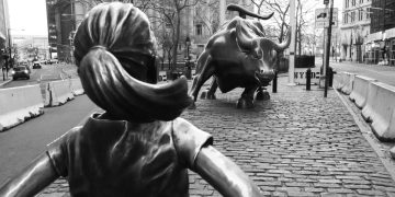 Ανοδικά έκλεισε η Wall Street – Προεξοφλεί μείωση επιτοκίων από τη Fed