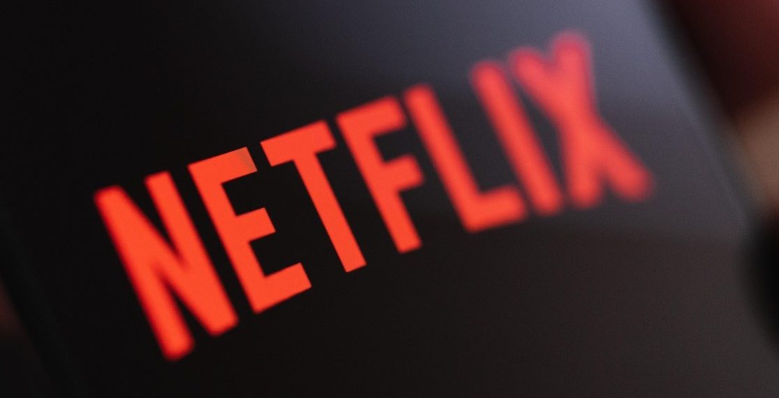 Σεισμός στη βιομηχανία του θεάματος: Το Netflix εξαγοράζει τα στούντιο της Warner Bros και το HBO Max έναντι $72 δισ.