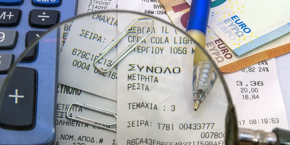 Η Ελλάδα σπάει τα ρεκόρ μείωσης του κενού ΦΠΑ – Πτώση από 24% το 2019 σε 9% το 2024