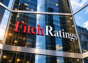 Fitch: Το ελληνικό χρέος προς το 120% έως το 2030 – Ανάπτυξη και πλεονάσματα στηρίζουν την οικονομία